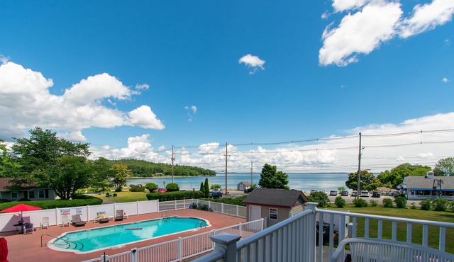 Ocean Views from every room.Enjoy nearby beach and Acadia National Park Entrance