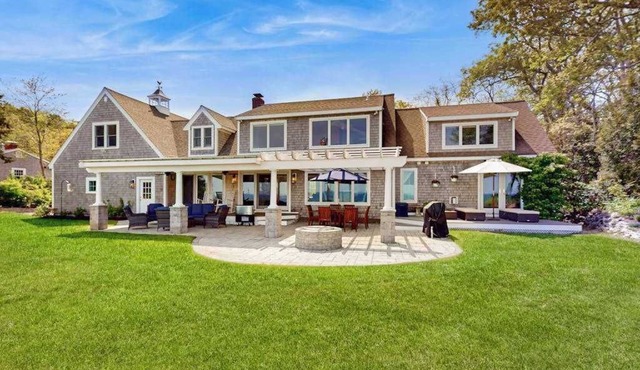 Oceanfront charmer with deck, pergola, grill, full kitchen, telescope, & W/D
