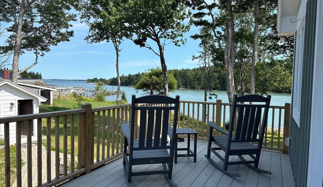 Oceanfront Coastal Retreat - 4 BR, 5 BA, Free WIFI