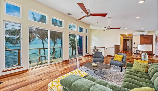 Oceanfront Gem in the Beautiful Kaneohe Dream Home Paradise Family Retreat