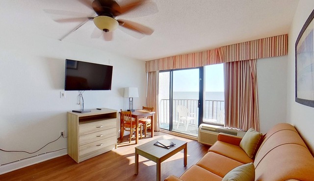 Oceanfront Suite | Kitchen | Dog Friendly | Pools