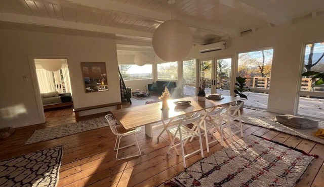OMG Modern Country House wrap around deck beautiful sunrise walk to zoom flume.