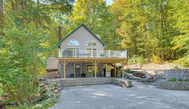 On Baxter Lake: Wooded Retreat Near Trails