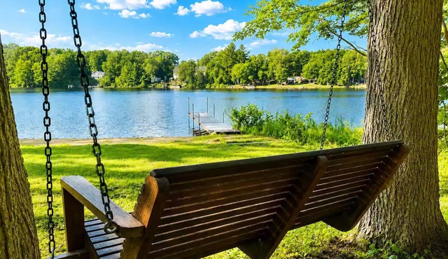 On Locke - Family lake house with pvt beach, dock