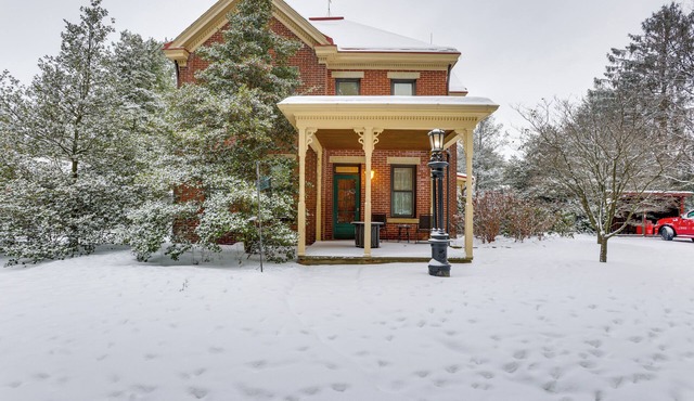 On-Site Winery & Historic Charm: Uniontown Escape