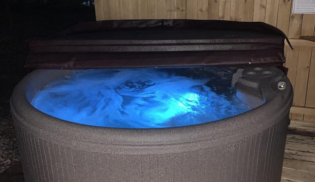 On The Rocks Cabin-Hot Tub & Pet Friendly