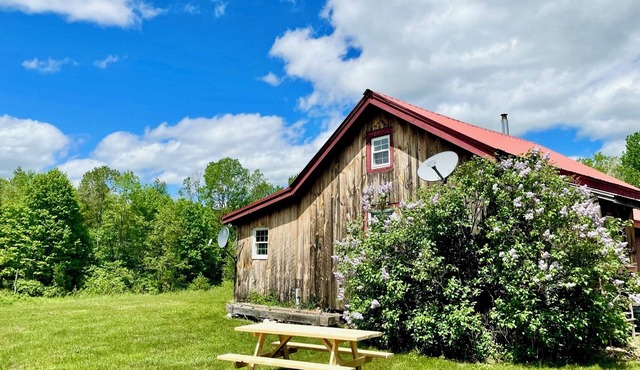 One Bedroom Guest Cabin, with Loft Space - on NEK Biking and VAST Trails