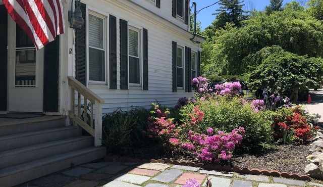 Only 2 Minutes Walk to Boardwalk, Beach, Eats & Fun! Large Well-Appointed Home.