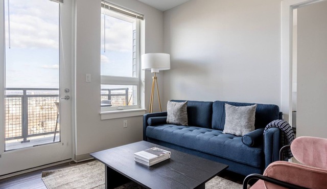 Open Brighton 2BR w/Gym & W/D, near Green Line Stop, by Blueground