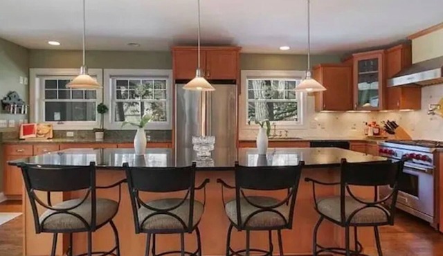 Open Floorplan Lake House just 2 min. walk to Lake Geneva in Williams Bay