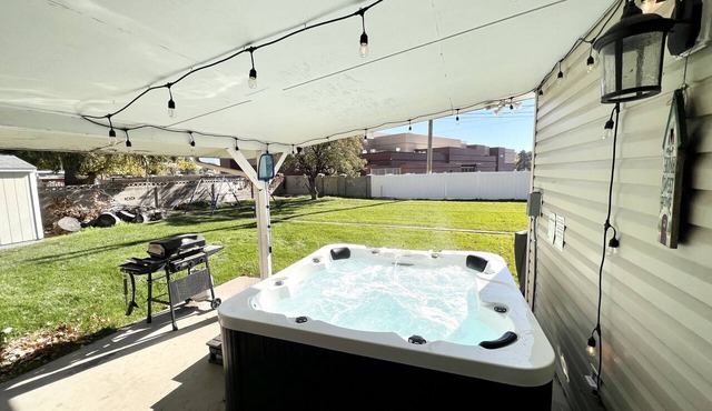 Orem Lower Level Apartment w/Hot Tub access! 6 minutes to Provo Canyon