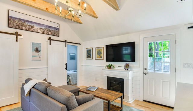 Osterville Gem Steps to Main St! Relax fireside