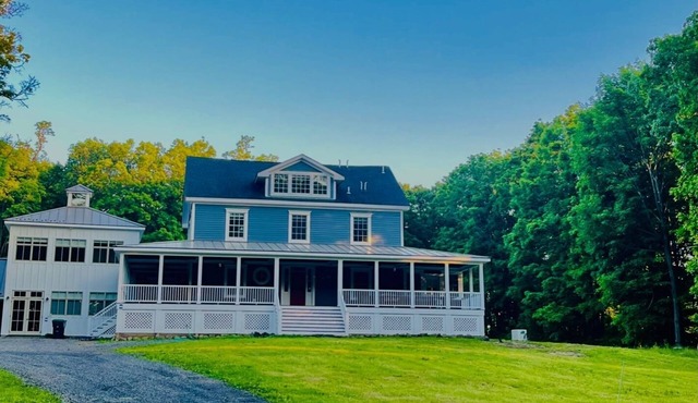 Oversized Country house, Quiet Retreat & Gathering space ~NEW !