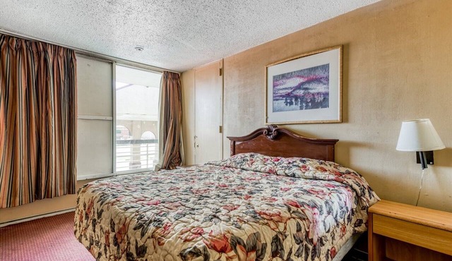 OYO Hotel Jackson North I-55| King Bed