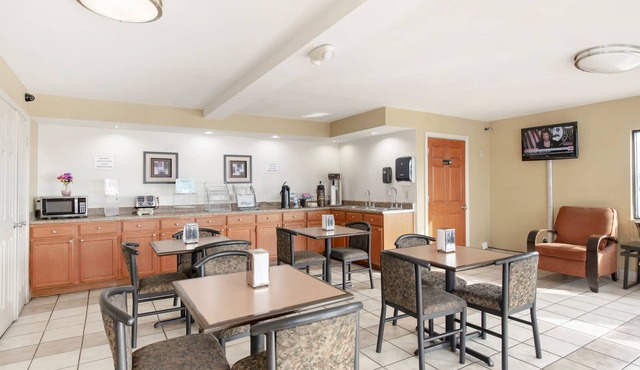 OYO Hotel Tulsa International Airport