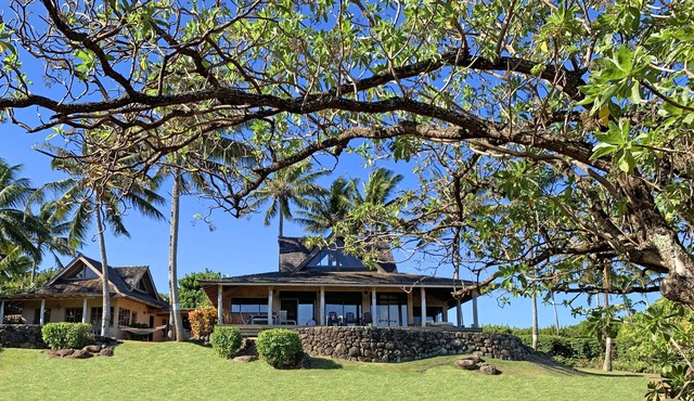 Paia beach house with huge ocean view and only one minute walk to Kuau beach