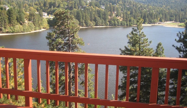 Panoramic Lake View-Steps Away from the Water!