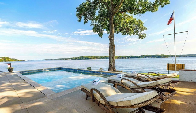 Panoramic Paradise – Lakefront Home for 15 w/Game Room, Pool
