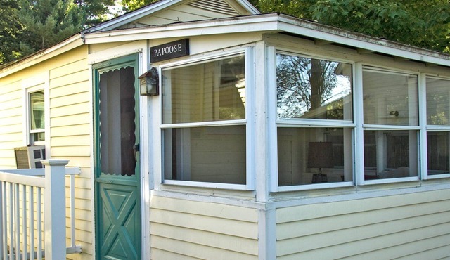 papoose Cozy lakefront rental for two with private beach