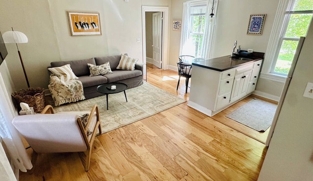 Peaceful 1BR ground floor with garden view - Simple, Stylish, Shelburne
