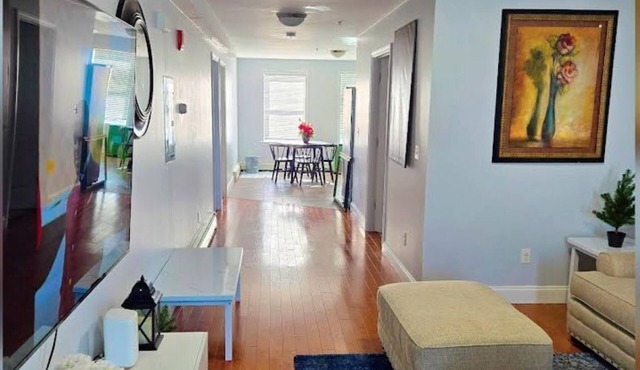 Peaceful 2-bedroom condo with AC in charming Roslindale