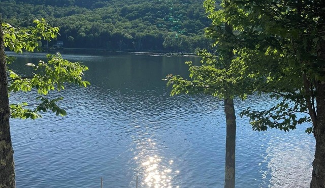 Peaceful 4-bedroom on Stinson Lake