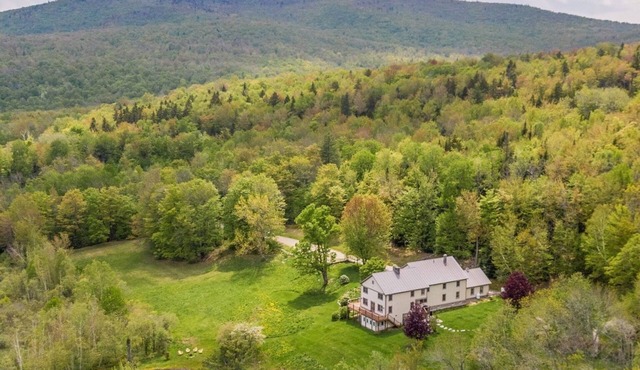 Peaceful family retreat 100 acres and 10 minutes to Okemo, Lakes, National Park