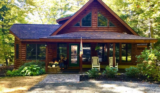 Peaceful,. Lakeside Log Cabin on Long Pond, Belgrade Lakes Region, Rome, Maine