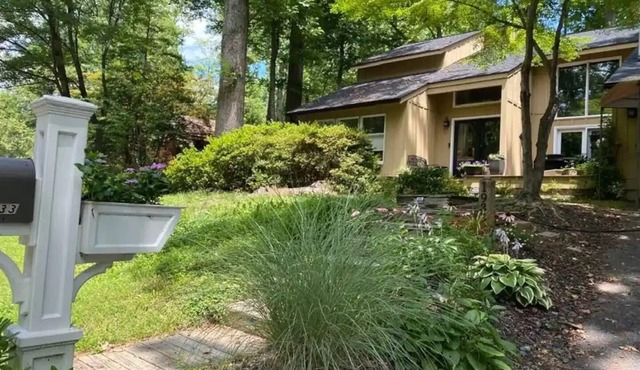 Peaceful, modern, spacious - sleeps 11!