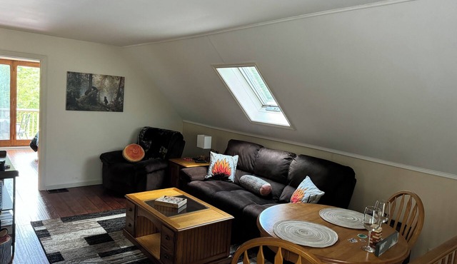 Peaceful, private get away on 15 acres. So much to do in Dunbarton NH!