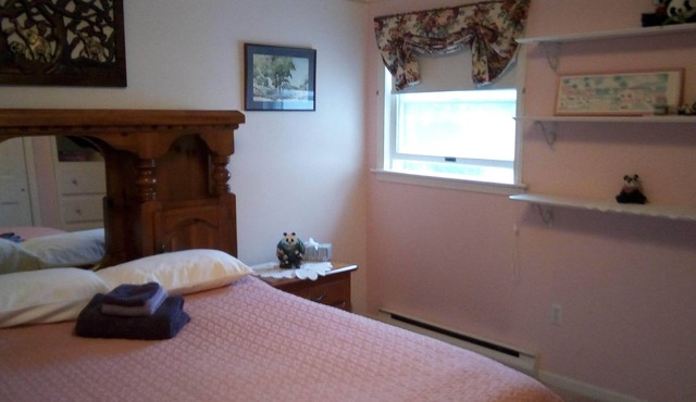 Peaceful retreat for stays of 14 days and more. Panda room