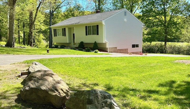 Peaceful Wooded Retreat – Quiet Escape, Close to Wolcott Lakes