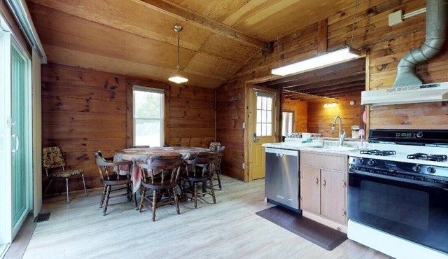Penthouse, Steps to the Sandy Beach & clear water