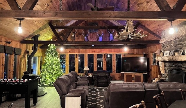 Perfect extended family waterfront getaway! Just 30 miles from Sugarloaf