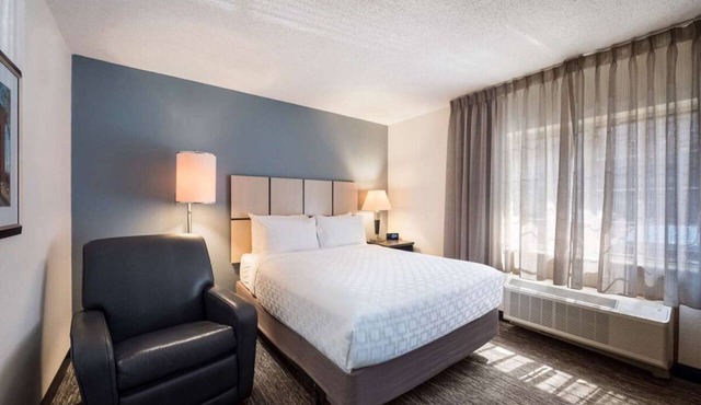 Perfect for Groups! 2 Spacious Units with Kitchens, Pets are Welcome!