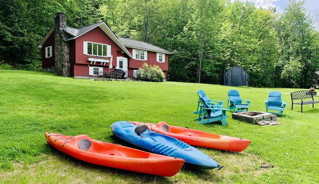 Perfect Lake or Mountain Getaway Less Than 5 Minutes Away
