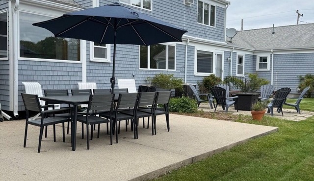 Perfect location for your summer vacation! Newly renovated kitchen & bathrooms!