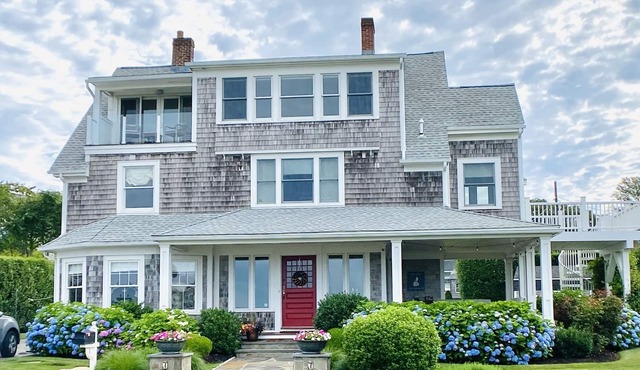 Perfect Newport Beach Getaway-Steps to Beach Ocean Views Very close to Downtown