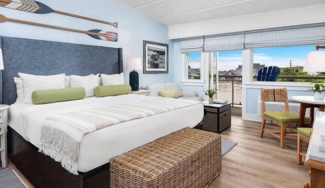 Perfect Spot for Soaking Up Some Sun & Sightseeing! Private Beach, Onsite Pools!