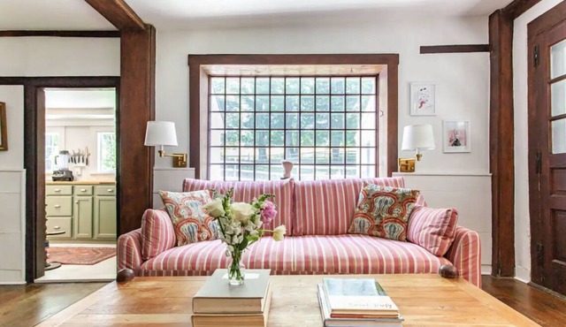 Perfection in Litchfield County, Cozy 5 Bedroom with Pool. Close to everything