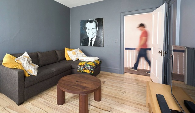 Pet friendly, cozy home walking distance to everything Hudson has to offer.