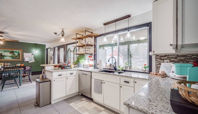 Pet-Friendly Farmhouse with Fenced Yard – Perfect for Families & Relaxation