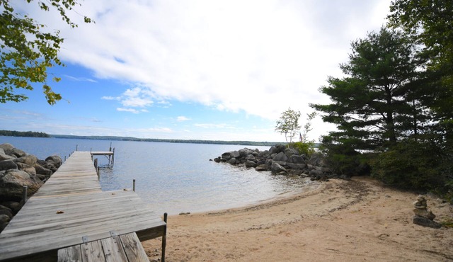 Pet-Friendly Frye Island Waterfront Cottage – Sunrise Views & Sandy Beach