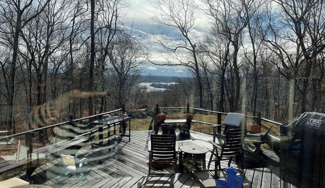 Pet Friendly Hilltop Retreat in the Woods