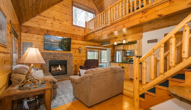 Pet-Friendly, Hot Tub, Beautiful Mountain Cabin