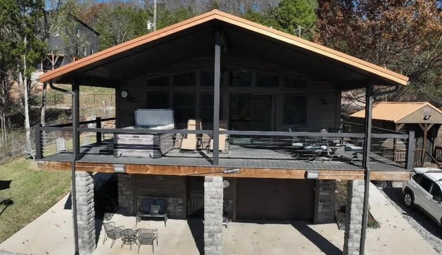 Pet Friendly, Hot Tub, Fenced In Yard, Lake Access