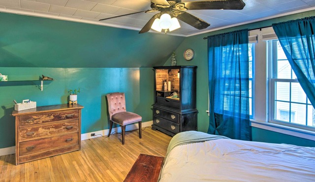 Pet Friendly, Immaculate, updated, walkable to all Main St. & local parks!