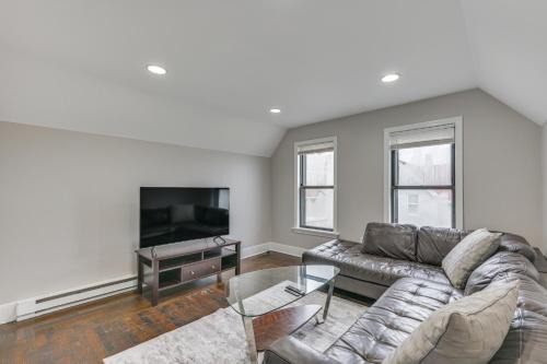 Pet-Friendly Malden Apartment: 7 Mi to Boston!