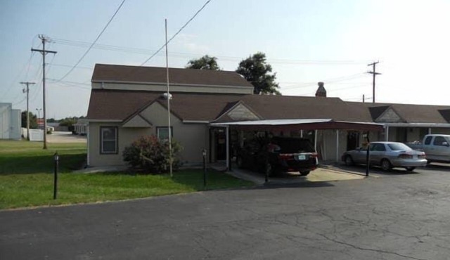 Pet-Friendly Stay at Knights Inn Harrisonville! A close to Nature experience!