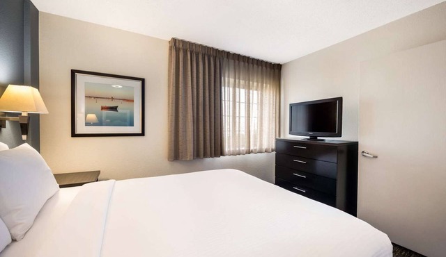 Pet-friendly Stay with Full Kitchen with Fitness Center